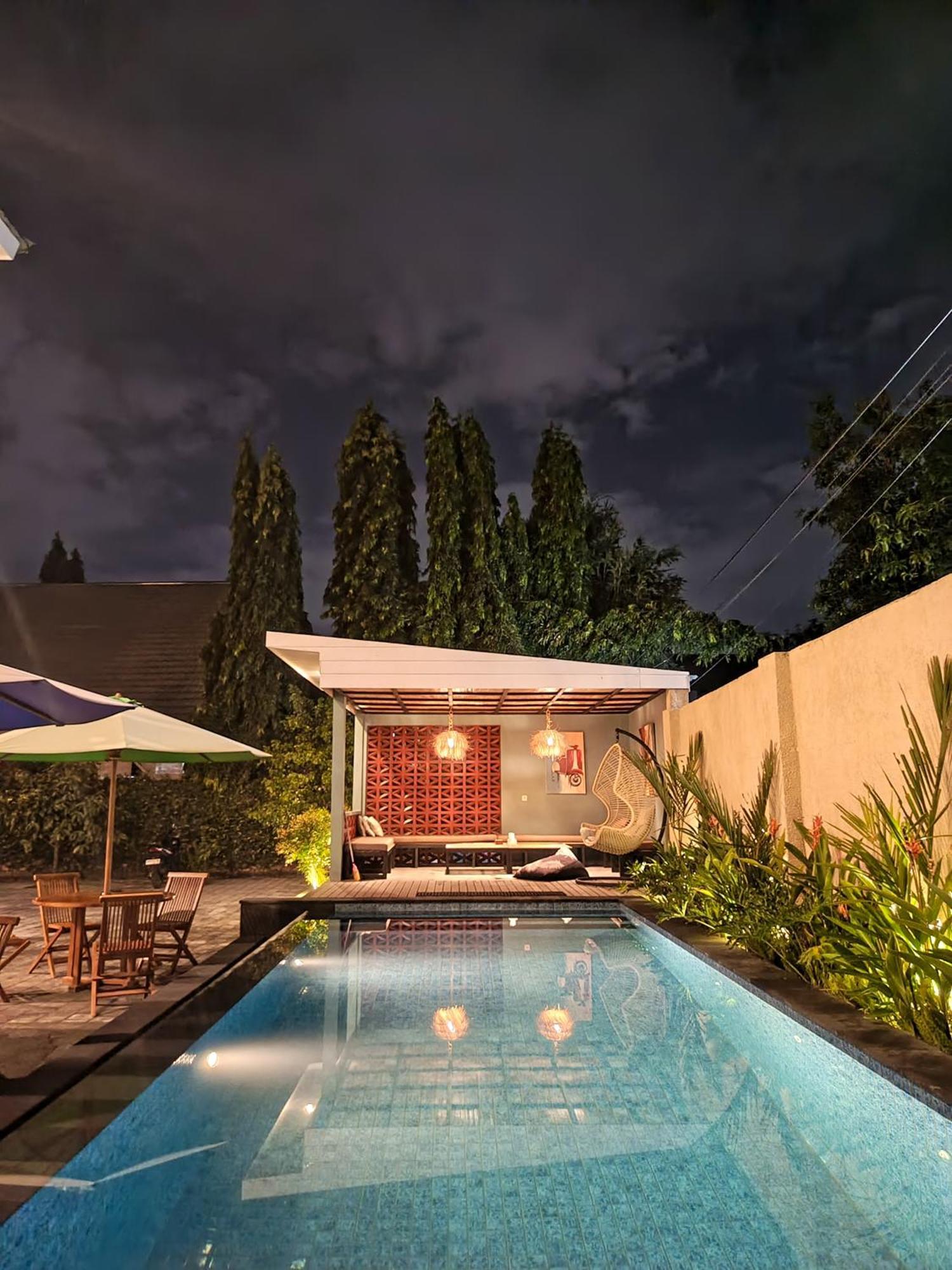Zavana Rooms & Restaurant Tanjungkarang Ngoại thất bức ảnh