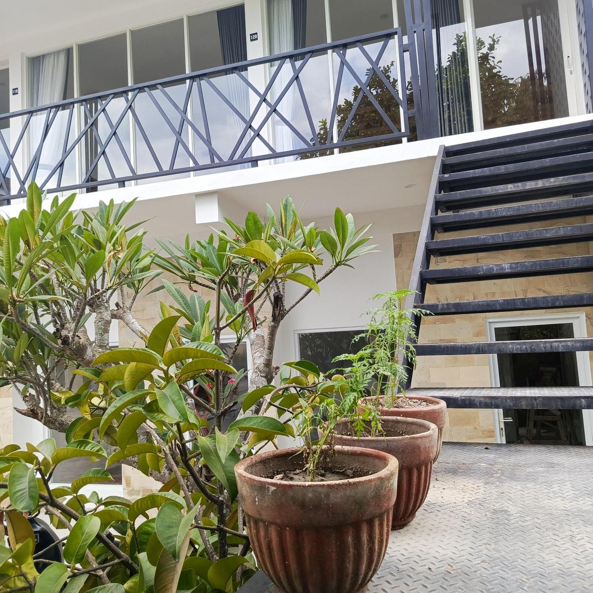 Zavana Rooms & Restaurant Tanjungkarang Ngoại thất bức ảnh
