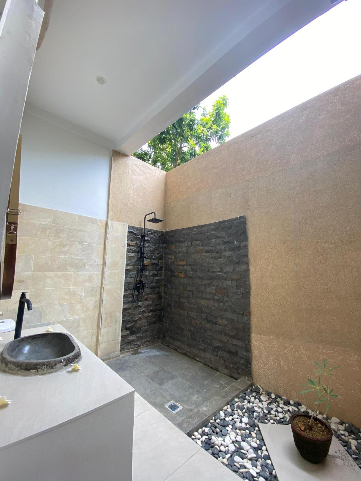 Zavana Rooms & Restaurant Tanjungkarang Ngoại thất bức ảnh