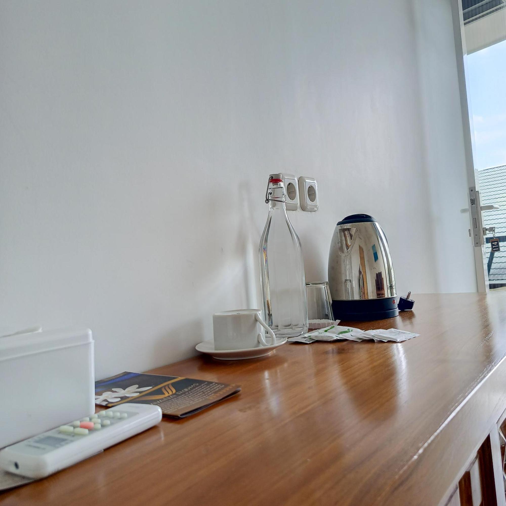 Zavana Rooms & Restaurant Tanjungkarang Ngoại thất bức ảnh