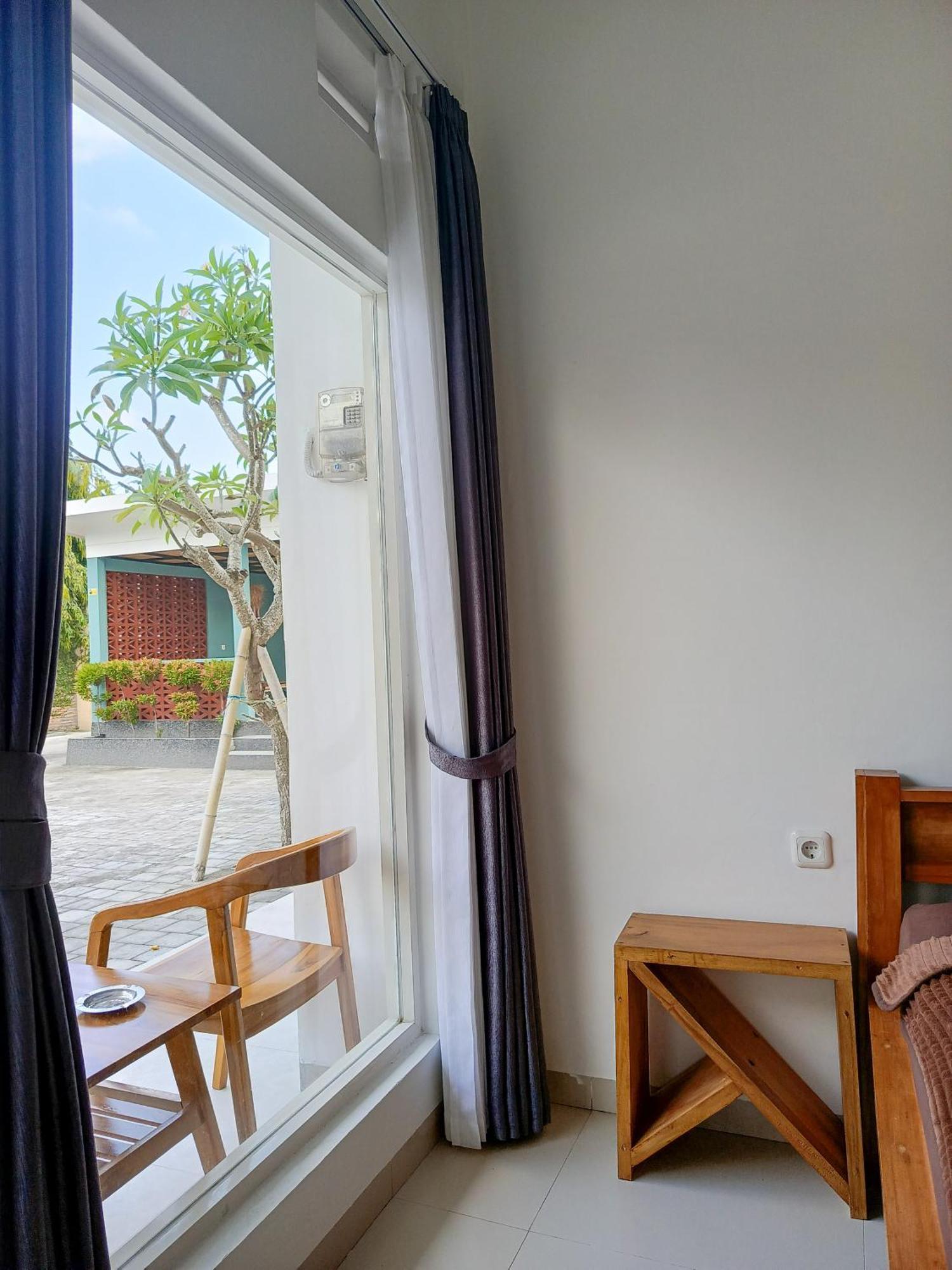 Zavana Rooms & Restaurant Tanjungkarang Ngoại thất bức ảnh