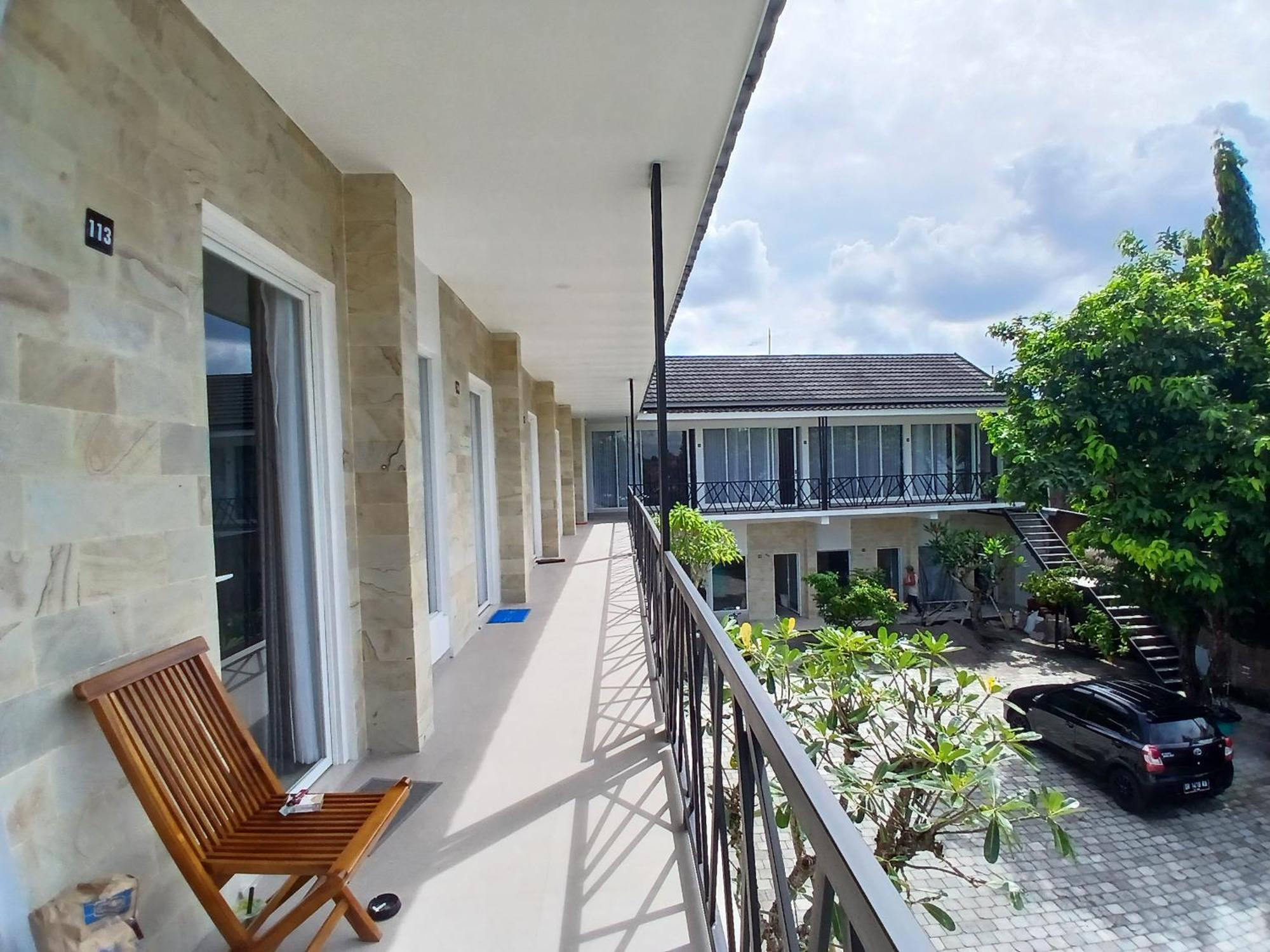 Zavana Rooms & Restaurant Tanjungkarang Ngoại thất bức ảnh