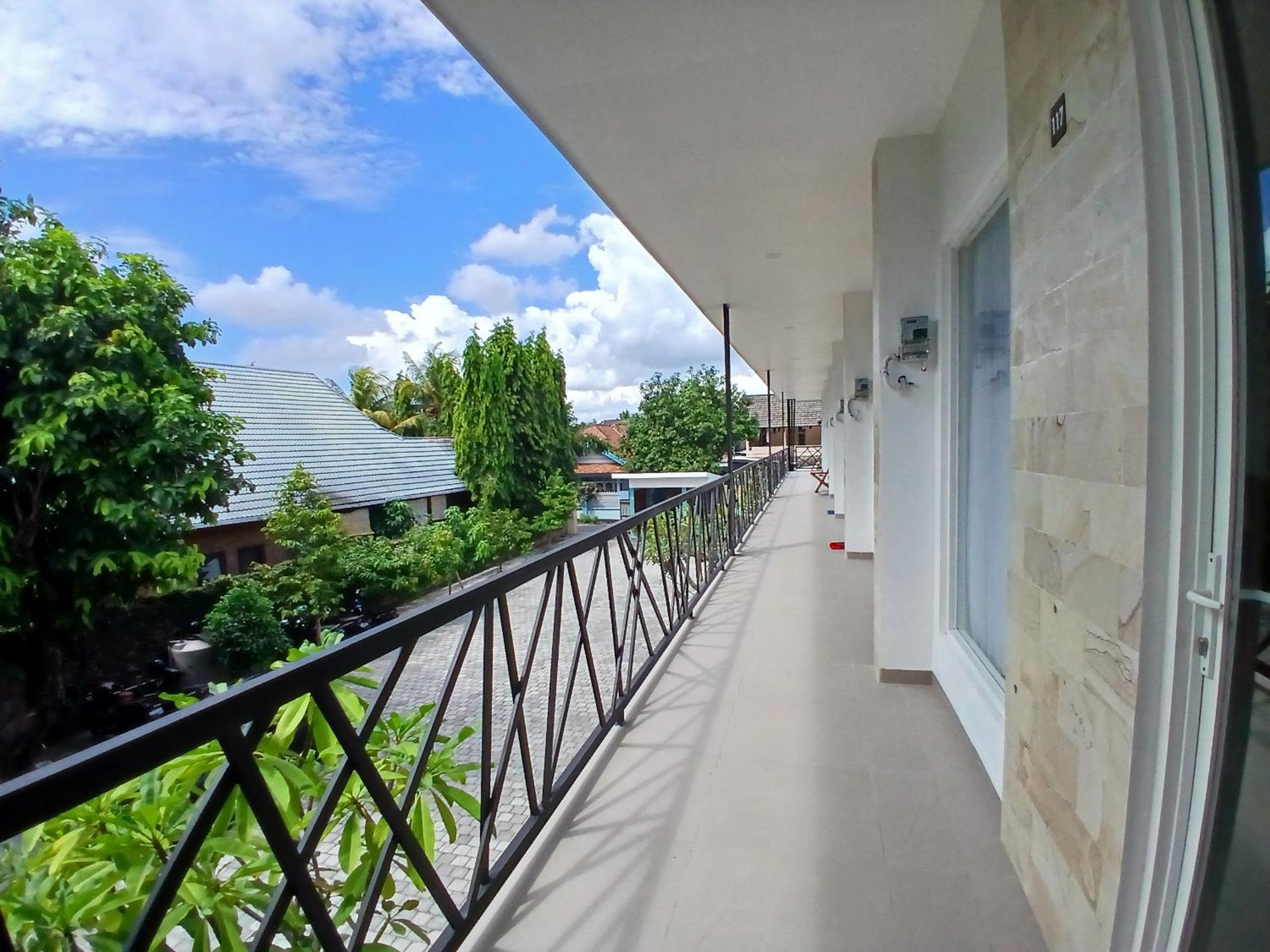 Zavana Rooms & Restaurant Tanjungkarang Ngoại thất bức ảnh