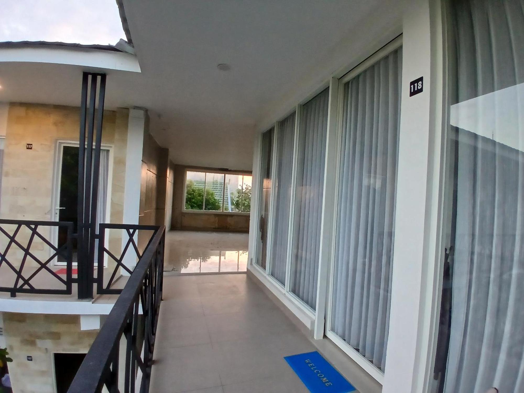 Zavana Rooms & Restaurant Tanjungkarang Ngoại thất bức ảnh