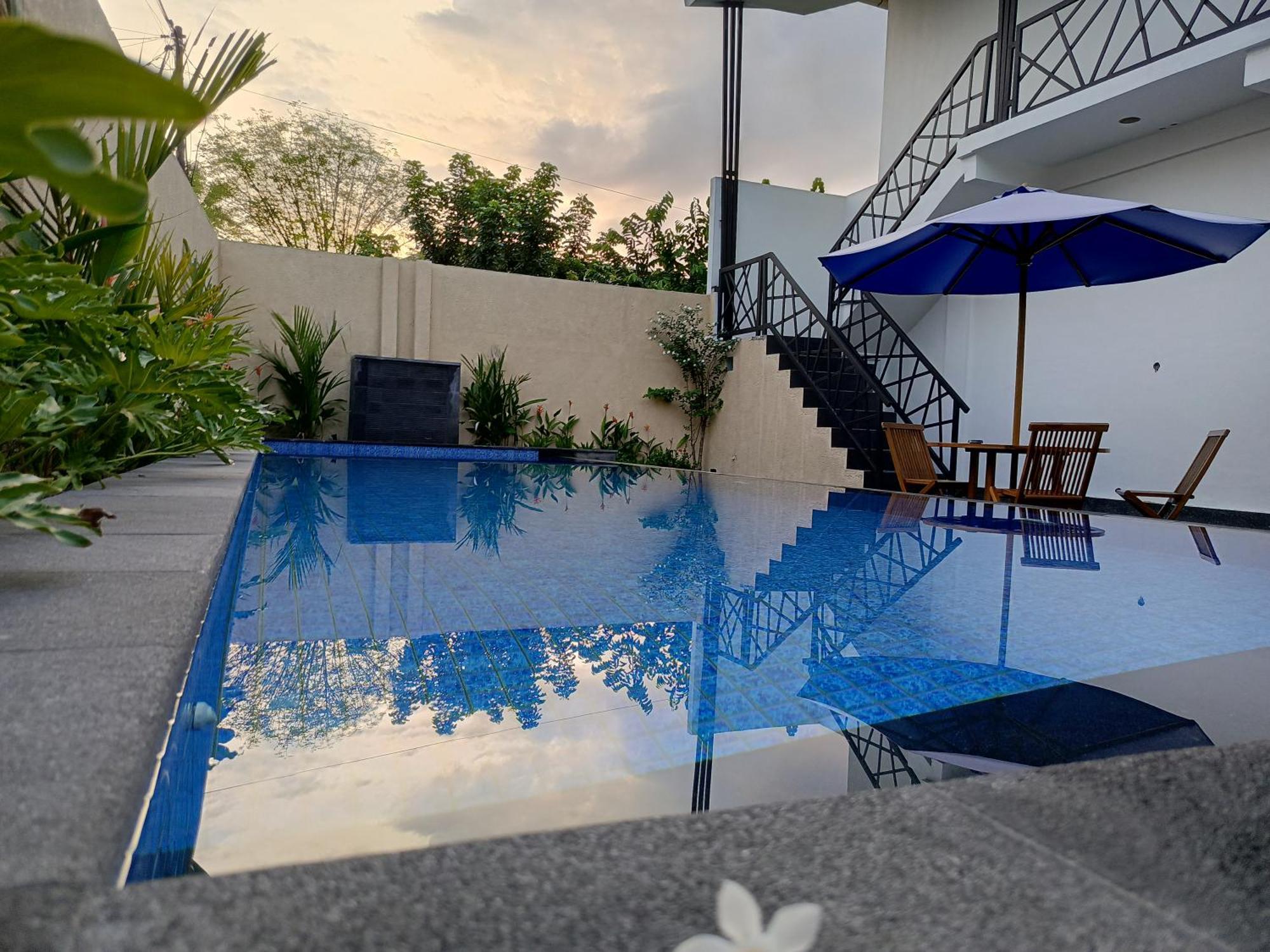 Zavana Rooms & Restaurant Tanjungkarang Ngoại thất bức ảnh