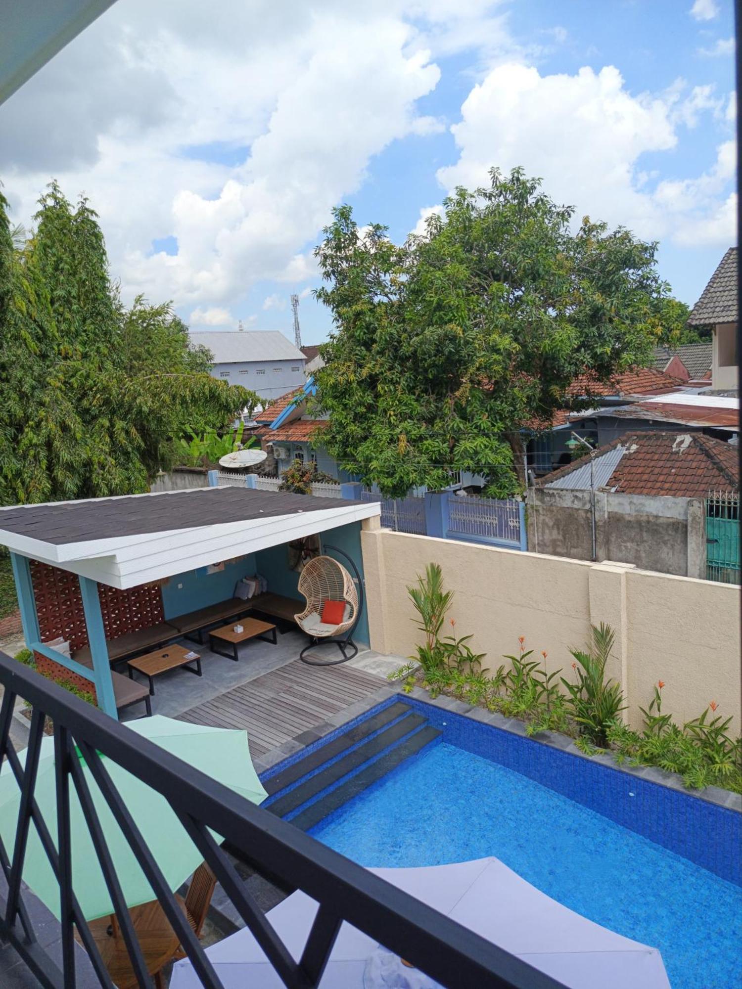 Zavana Rooms & Restaurant Tanjungkarang Ngoại thất bức ảnh