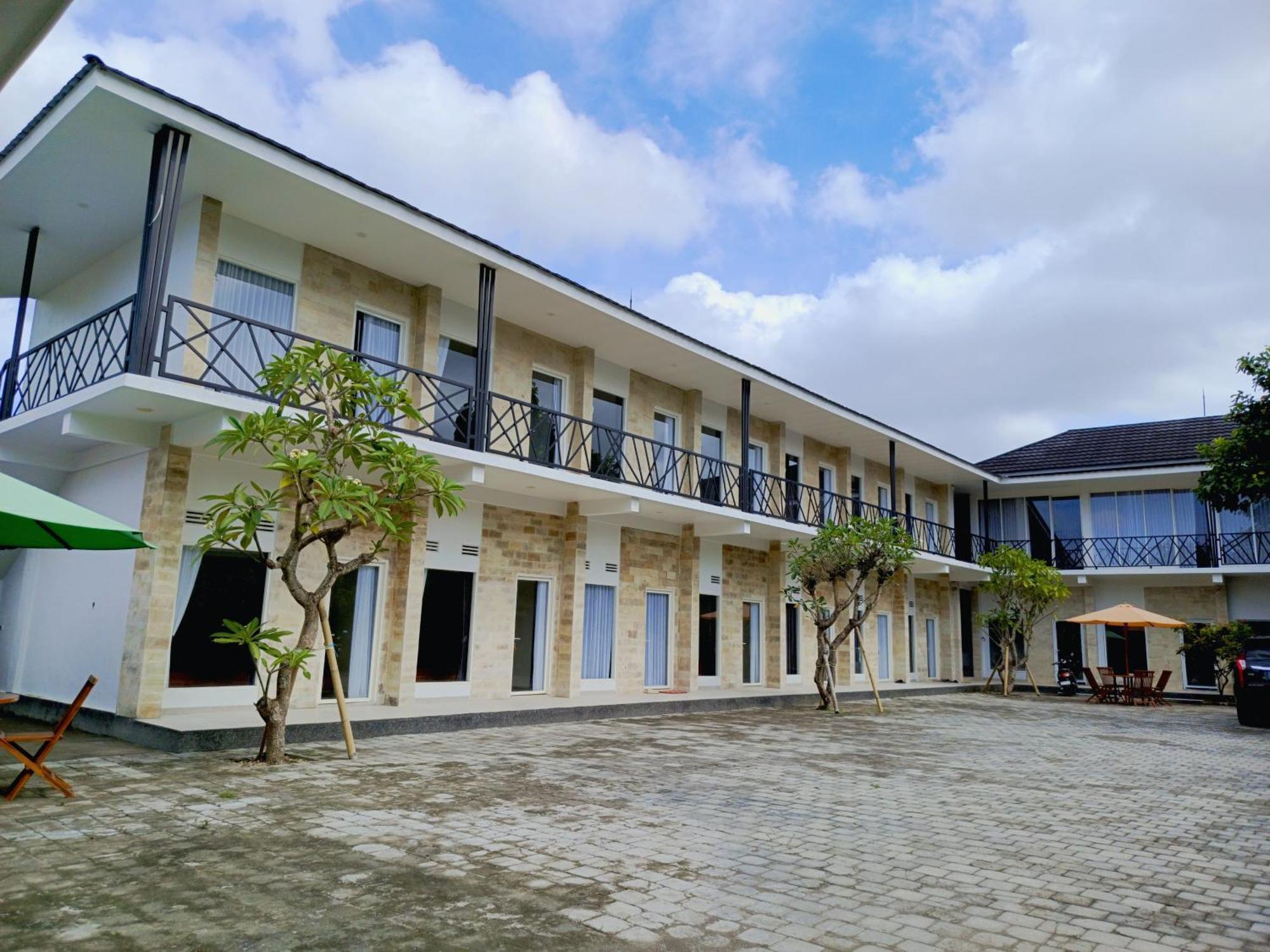 Zavana Rooms & Restaurant Tanjungkarang Ngoại thất bức ảnh