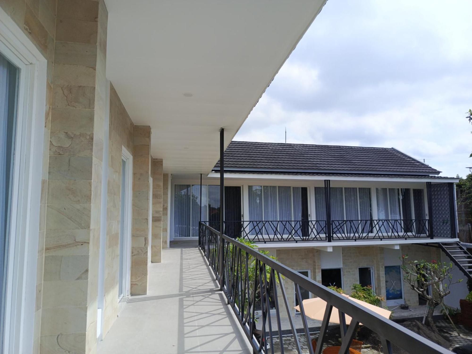 Zavana Rooms & Restaurant Tanjungkarang Ngoại thất bức ảnh