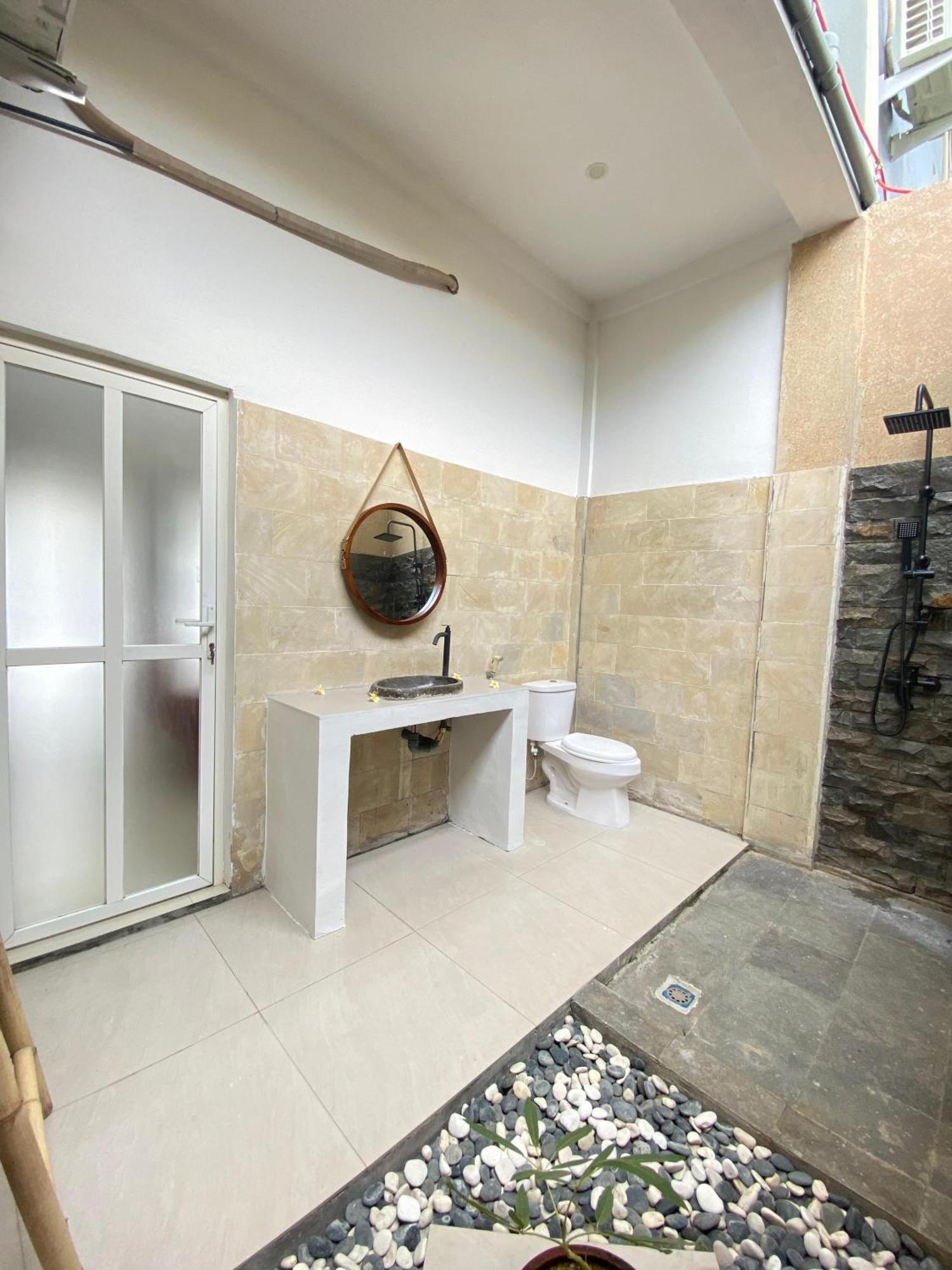 Zavana Rooms & Restaurant Tanjungkarang Ngoại thất bức ảnh